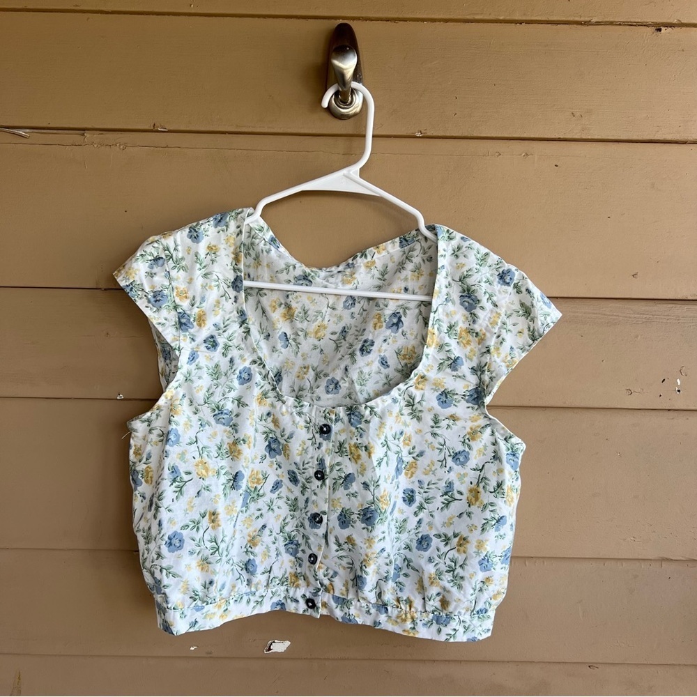 Floral Crop Top - Size M Cottagecore Feminine Spring